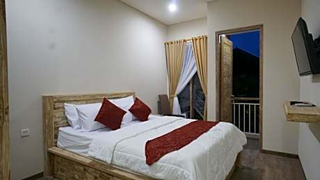 Deluxe Double Room with Balcony