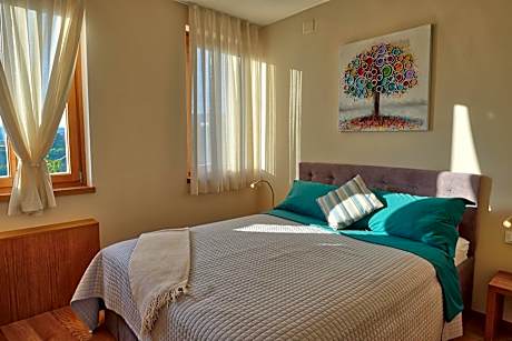 Apartment with Mountain View