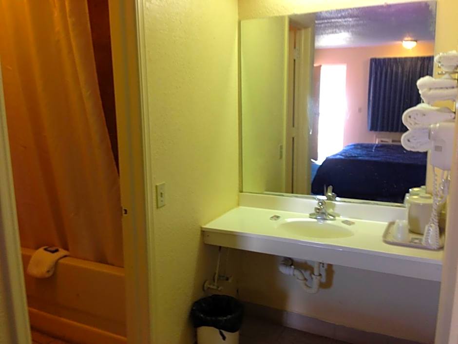 Super 7 Inn-Siloam Springs