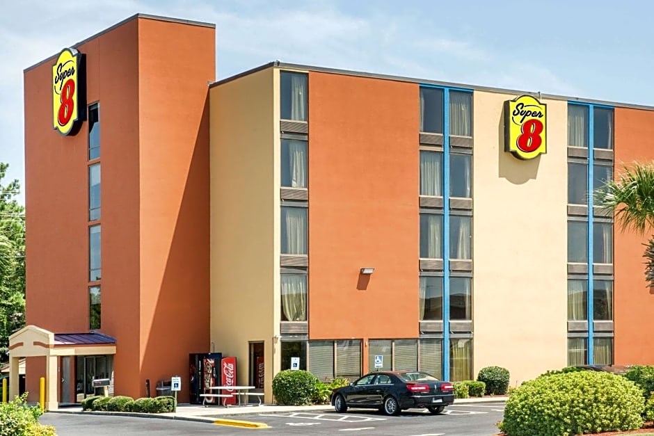 Super 8 by Wyndham Myrtle Beach/Market Common Area