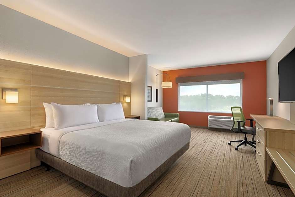 Holiday Inn Express and Suites Staunton By IHG