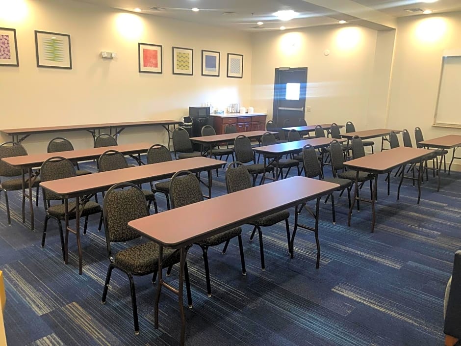 Holiday Inn Express Hotel & Suites Woodward Hwy 270 By IHG