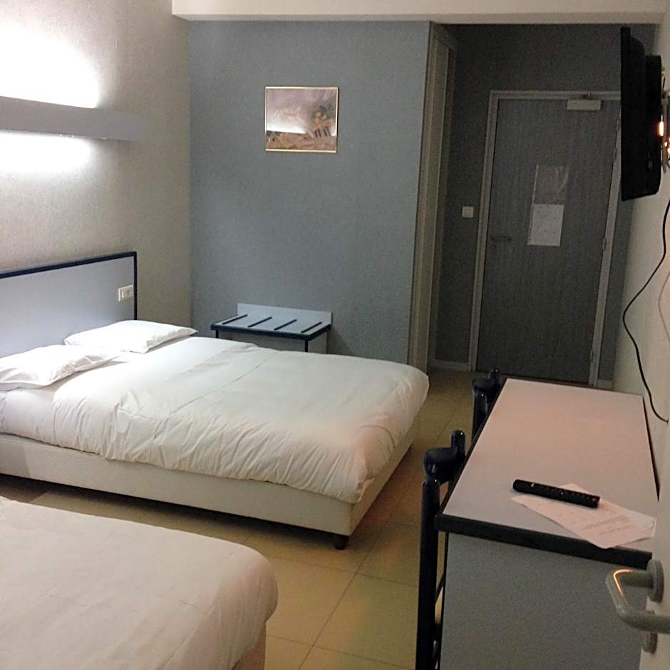 Photo 1 of 3 of Quadruple Room