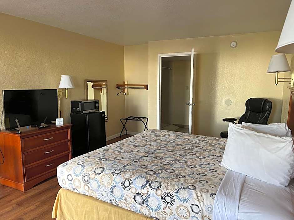 Hole Inn the Wall Hotel - Sunset Plaza - Fort Walton Beach