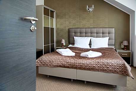 Deluxe Double Room with Balcony and Sea View - Spa Package