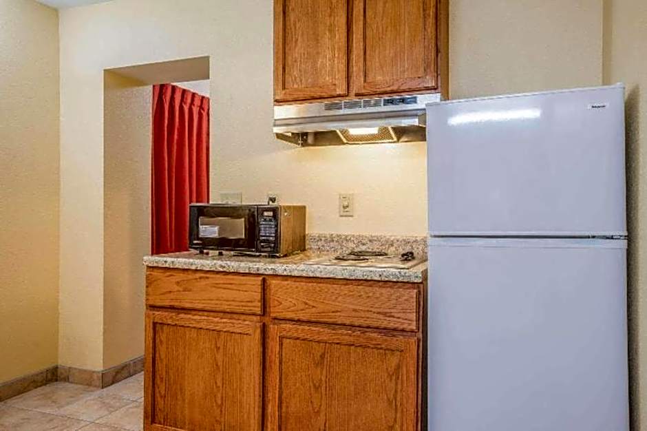 Rodeway Inn & Suites