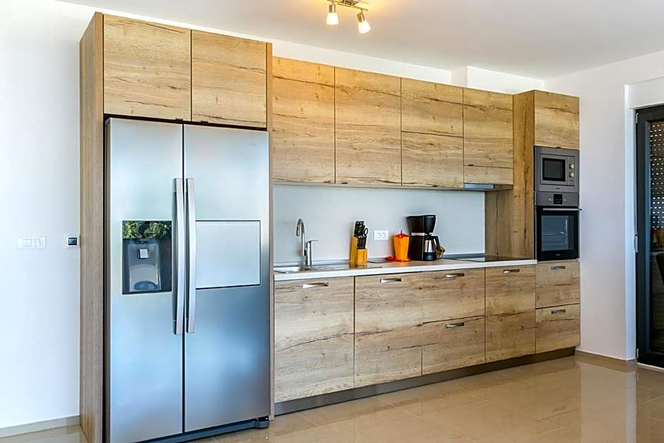 Deneris - App with Private Pool