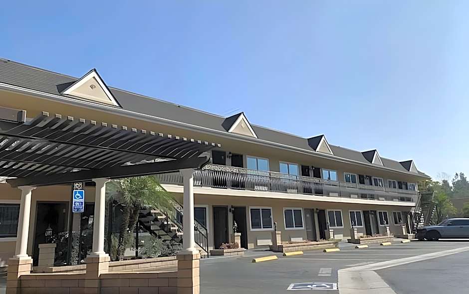 Walnut Inn & Suites West Covina