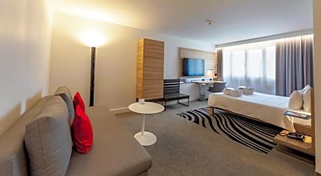 Executive Family Room