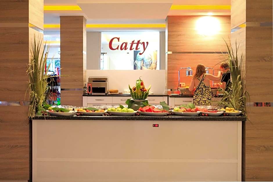 Catty Cats Garden Hotel