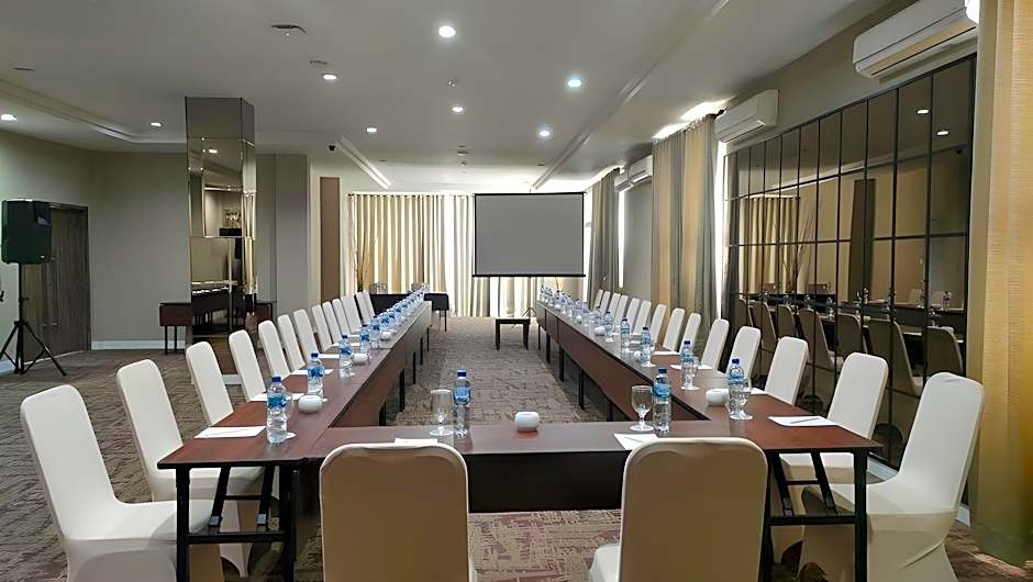 Grand Zuri Duri Hotel