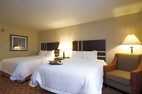 2 Queens Mobility/Hearing Access Tub Nosmok