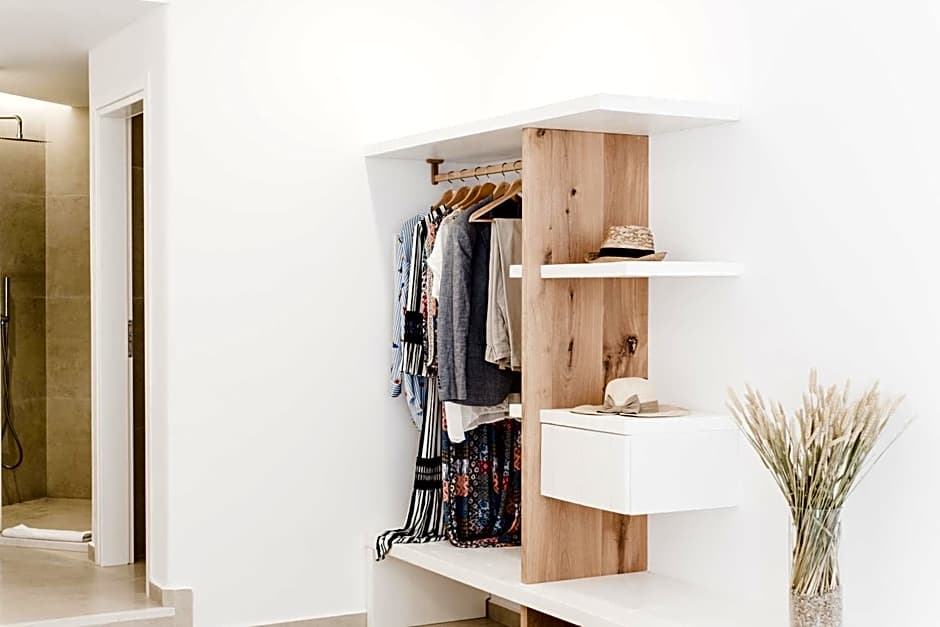 Super Paradise Hotel