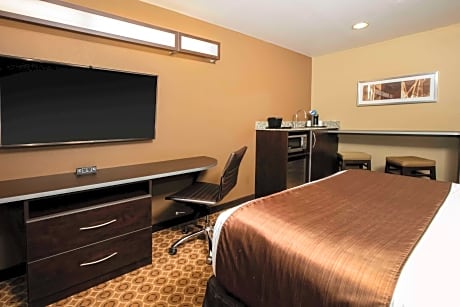 1 Queen Bed Mobility Accessible Suite Non-Smoking