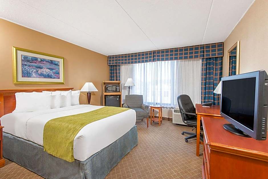 Ramada by Wyndham Cumberland Downtown