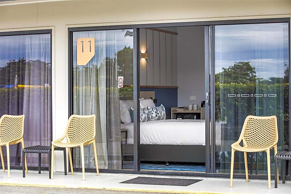 Nightcap at Queens Beach Hotel