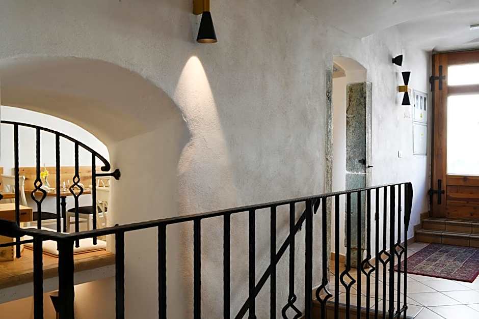 Hiša Linhart, Hotel & Restaurant