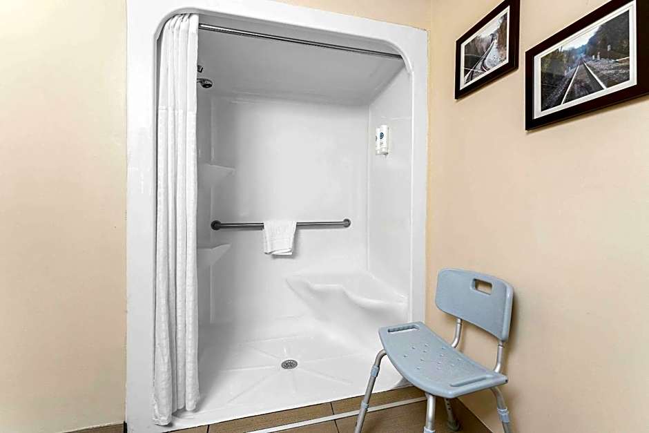 Comfort Suites near Robins Air Force Base