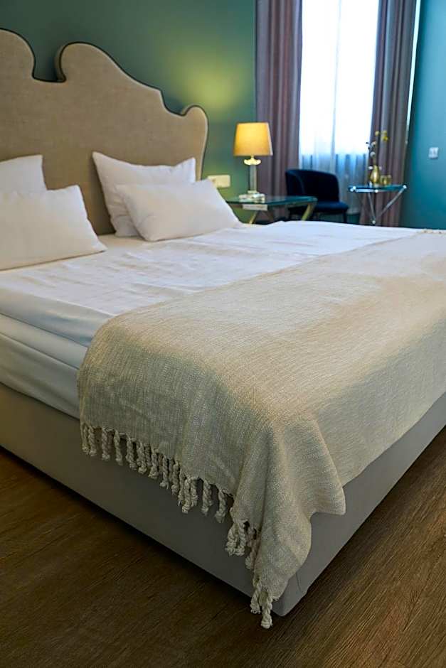 Hotel Monopol - Central Station