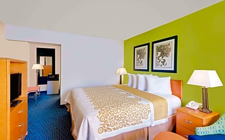 1 King Bed Deluxe Room Non-Smoking