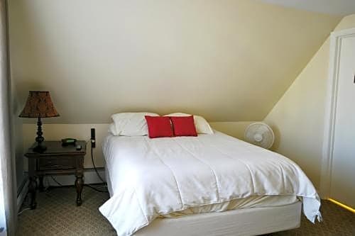 The Whitetail and Suites- Lincoln