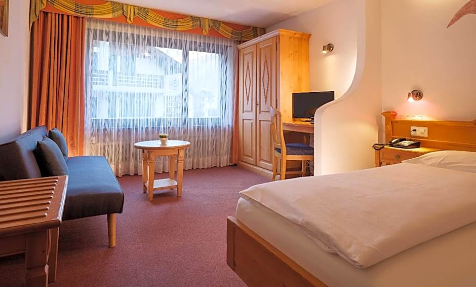 Photo 1 of 12 of Triple Room