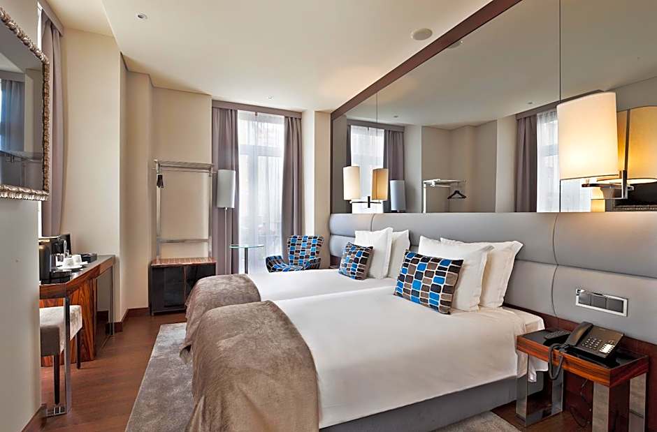 Photo 1 of 5 of Executive 2 Beds
