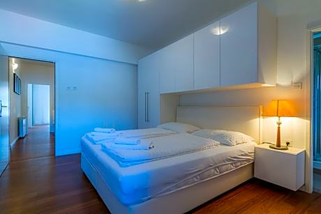 Apartment with Balcony and Sea View