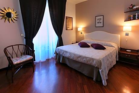 Double Room with Balcony and Sea View