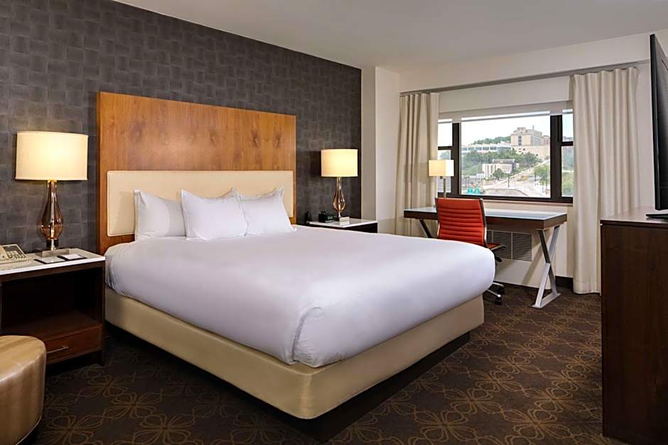 DoubleTree by Hilton Hotel & Suites Pittsburgh Downtown