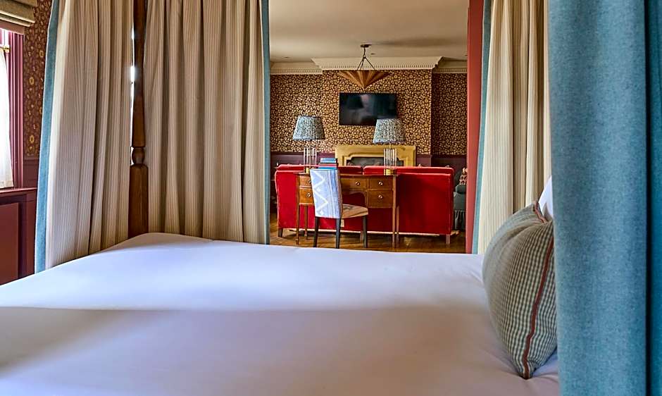 The Mitre, Hampton Court