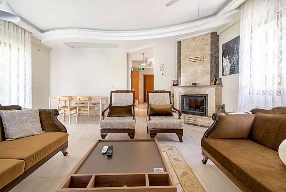 Comfortable villa with garden in “Urla İskele”