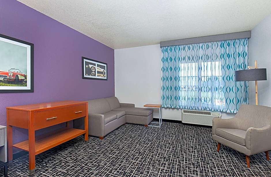 La Quinta Inn & Suites by Wyndham Bowling Green