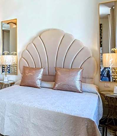 One-Bedroom Deluxe Apartment