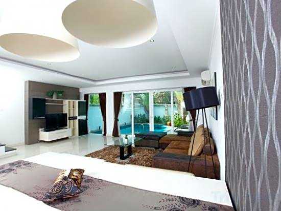 Hidden Palm Pool Villas