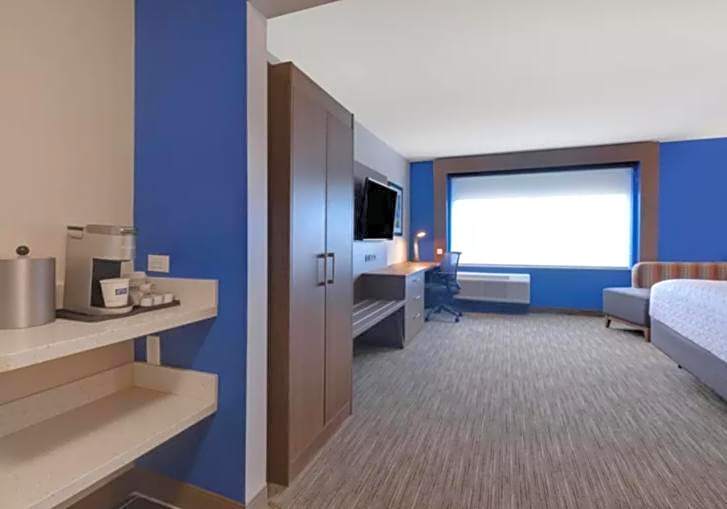 Holiday Inn Express & Suites - Detroit - Dearborn By IHG
