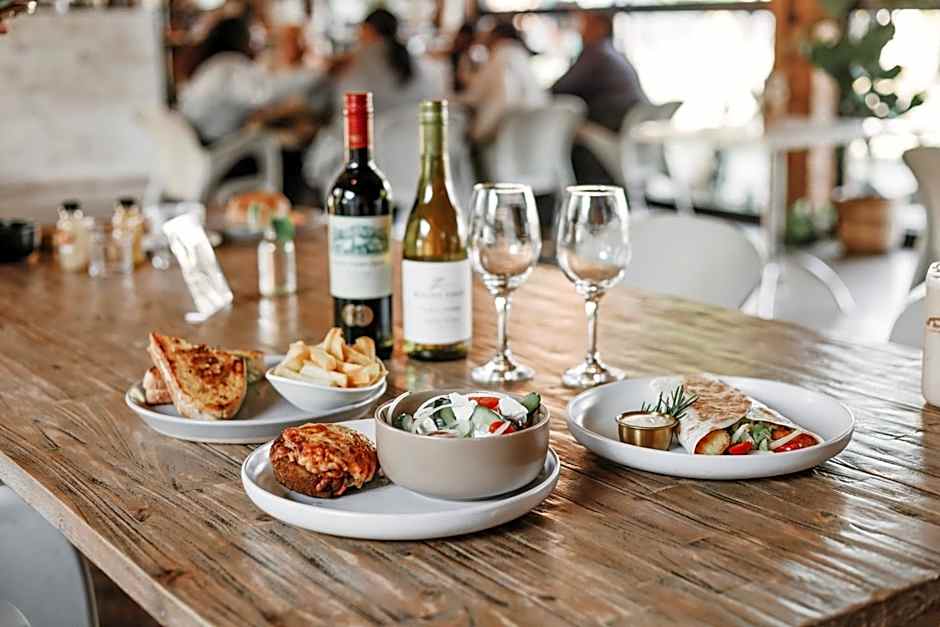 Lighthouse Guesthouse & Cafe