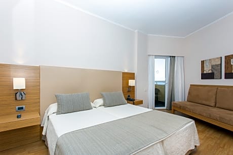 DOUBLE ROOM (3 adults)