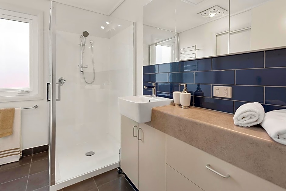 Blue Rosella on Piper