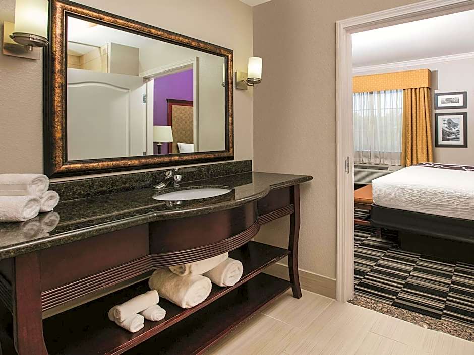 Baymont by Wyndham Dallas South-DeSoto – DeSoto, TX