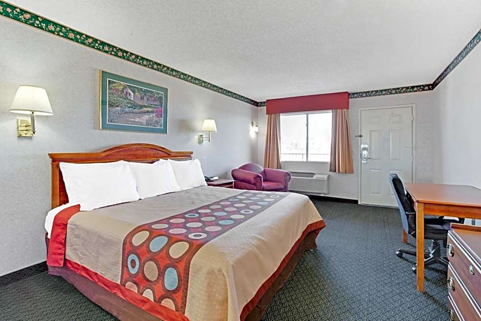 Photo 1 of 4 of 1 King Bed