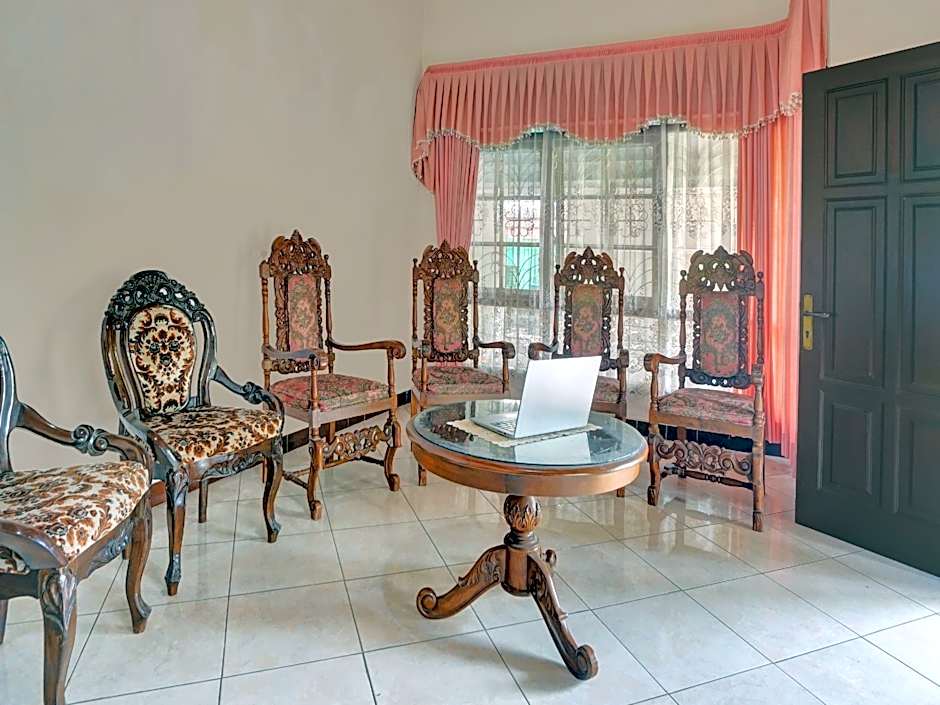 SPOT ON 90539 Taman Borobudur Guest House Syariah