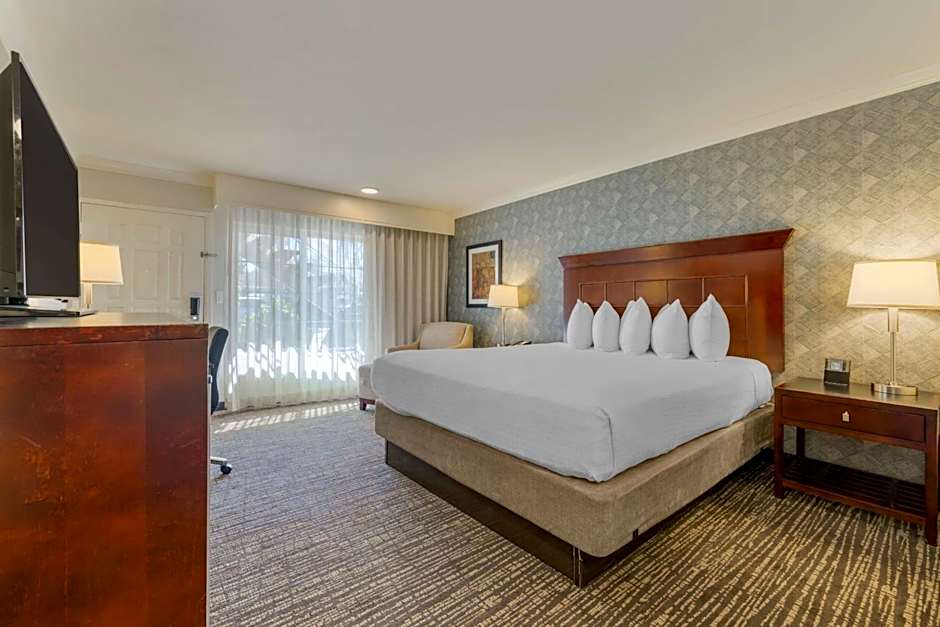 Best Western Plus Carriage Inn