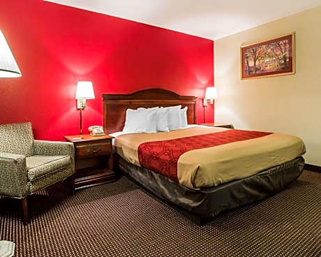 1 Queen Bed, Smoking