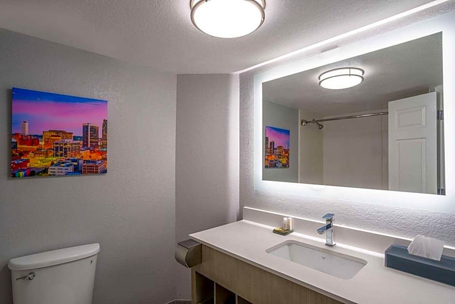 La Quinta Inn & Suites by Wyndham Birmingham Hoover