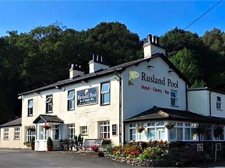 Rusland Pool Hotel