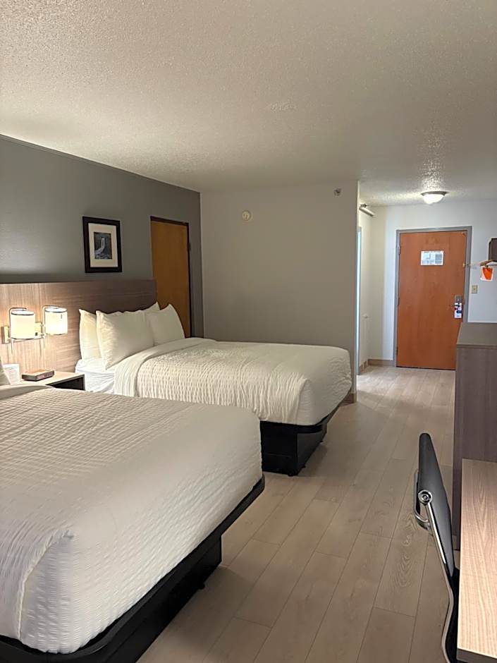 Clarion Inn & Suites and Convention Center
