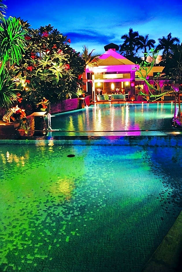 Java Paragon Hotel & Residences