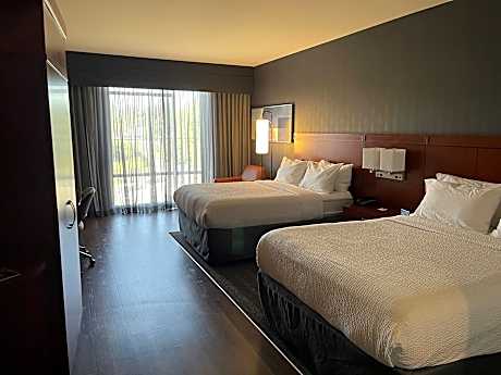 Room, 2 Queen Beds (Mobility/Hearing Accessible, Tub)