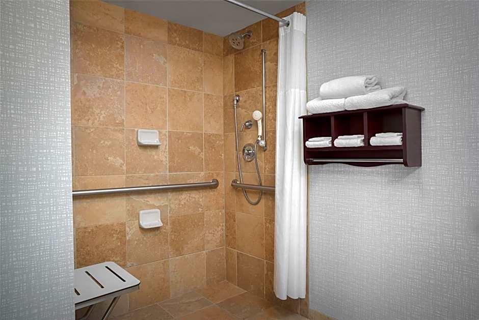 Hampton Inn By Hilton And Suites Omaha Downtown